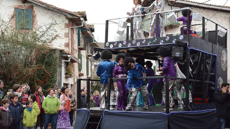 80 gazte elkartu dira inauterietako eskean Donezteben