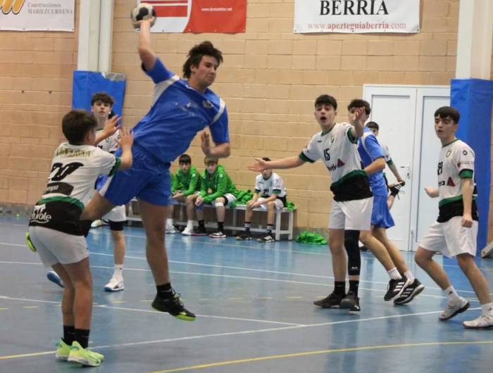 Errekako Xabi Bakedanok Espainiako eskubaloi txapelketan jokatuko du Nafarroako selekzioarekin