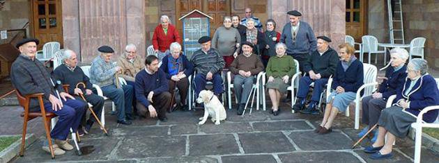Animaliekin terapiak lantzen hasiak dira Elizondoko Zahar Etxean