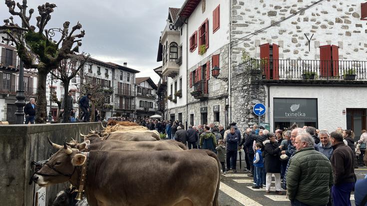 [BIDEOA] Giro ederra Lesakan ospatzen ari diren Bortzirietako ferian