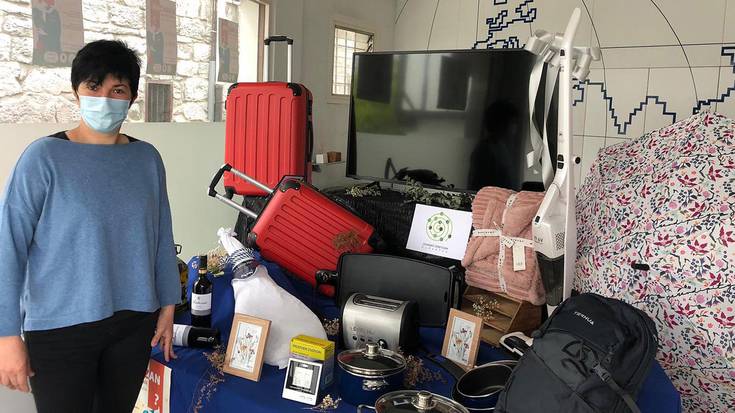 Lesakako Zerbitzuen Elkarteko erakusleihoa Maixus Zubietarentzat