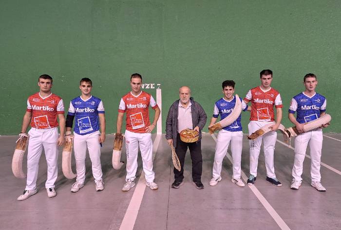 Mitxeok eta Otxandorenak Eguberrietako buruz buruko final laurdenetarako txartela lortu dute Iruritan