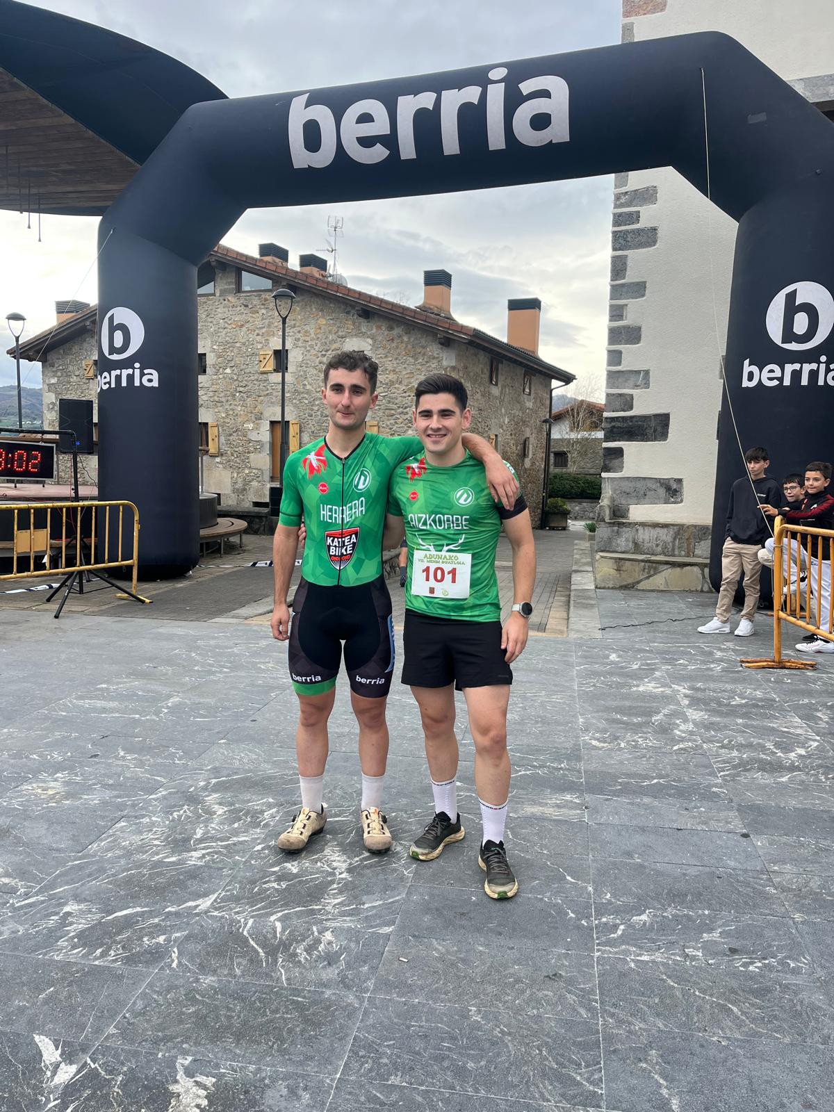 Euskal Herriko Mendi Duatloi Zirkuituan txapeldun izan dira Koldo Herrera eta Aitor Aizkorbe