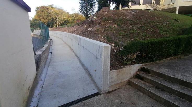 Lesakako Irain eskolarako bide segurua eraiki dute