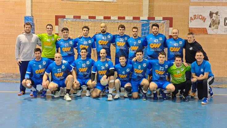 Doneztebe Futbol Taldeak eta Errekako bi eskubaloi taldeek lider sendo segitzen dute