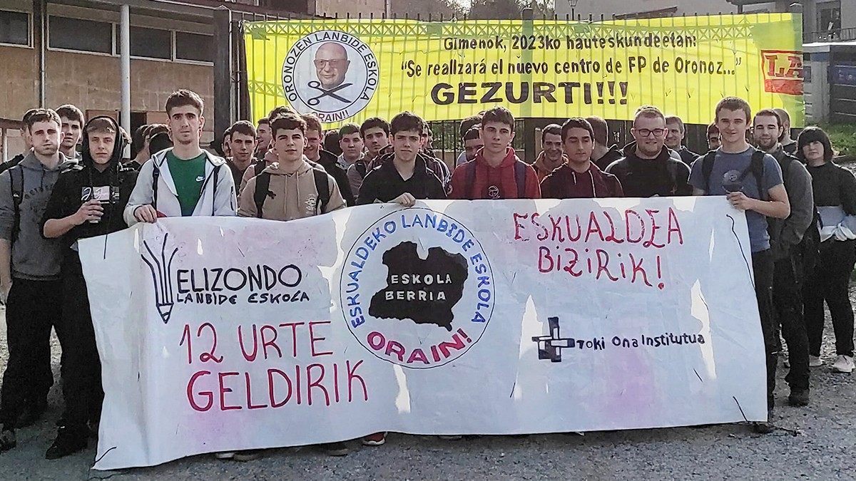 Lanbide Heziketako ikastetxe berriaren egoera salatzeko geldialdia egin dute ikasleek