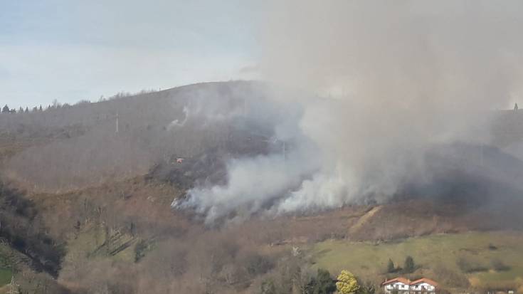 Herritarrak babesteko eta kalteak murrizteko helburuarekin, mendiko suteen aurkako plana aurkeztu dute Lesakan