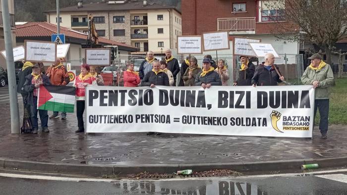 Guttieneko pentsioa guttieneko soldatarekin parekatzeko eskatu dute berriz ere Baztan-Bidasoko pentsiodunek