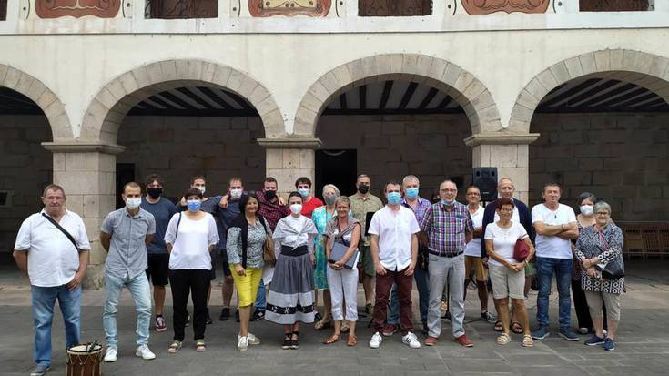 Akitania Berriko Salles herriarekin senidetu da Bera