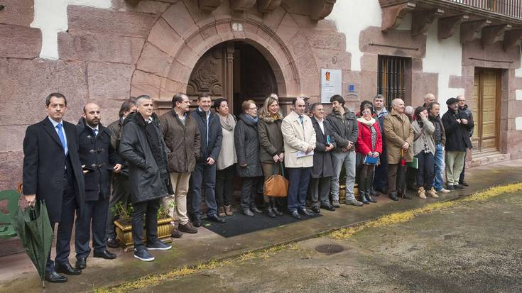 Ayerdi presidenteordea Baztan-Bidasoaldeko eragileekin bildu da Bertizen