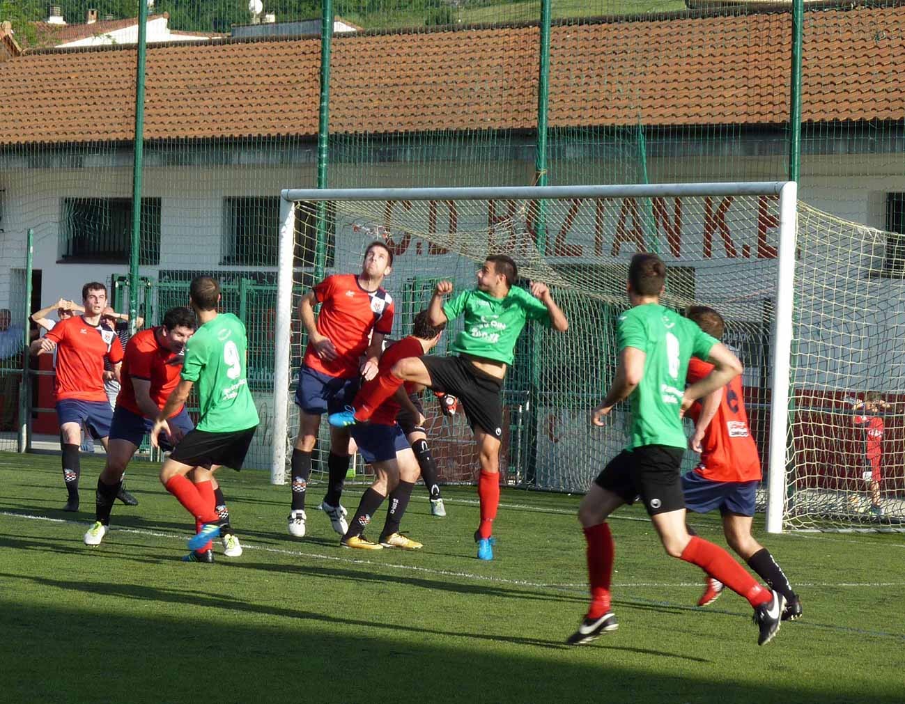 Aste Sainduan jokatutako bi futbol partidak galdu dituzte baztandarrek