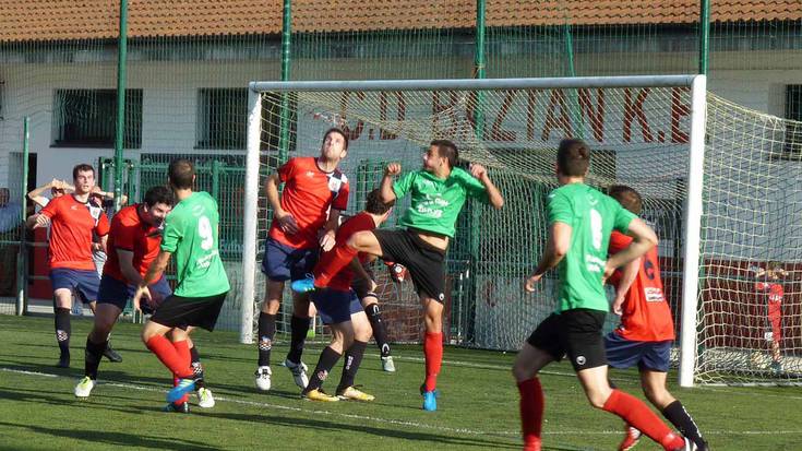 Giltxaurdin galduz hasi du urtea Baztan futbol talde nagusiak