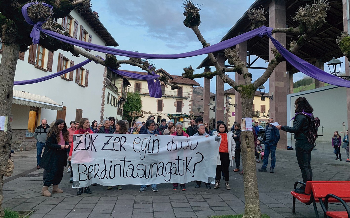 Emakumearen Eguneko elkarretaratzea egin zuten Etxalarren ere