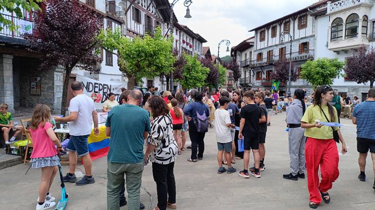 [ARGAZKIAK] Giro ederra izan dute Bortzirietako Hizkuntza eta Kultura Aniztasun Egunean
