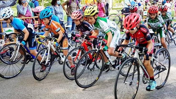 Baztandarra txirrindulari taldeko gaztetxoak Lizarran izan dira