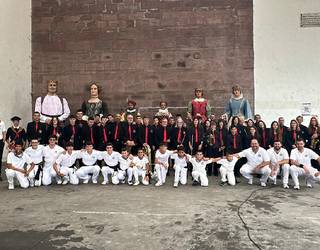 [ARGAZKIAK] Recreo Musika Banda eta Erraldoi Konpartsa bat eginik Elizondoko bestetako azkenaurreko egunean