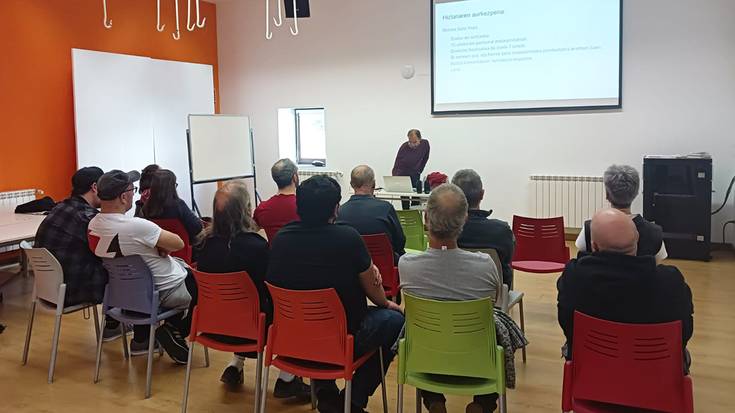 Eta eskualdeko gizonek zer?' dinamikaren bilera