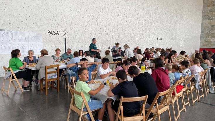 Giro ederra izan dute Eratsungo Kuadrillen Egunean