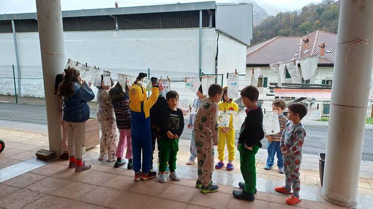 Pijamaren Eguna ospatu zuten atzo Almandozko eskolan