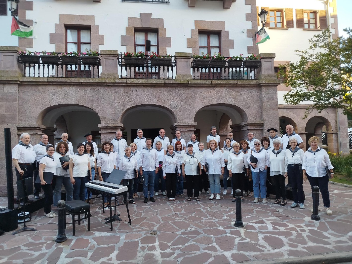 Kontzertu ibiltaria eskaini du Mendi Abesbatzak Donezteben