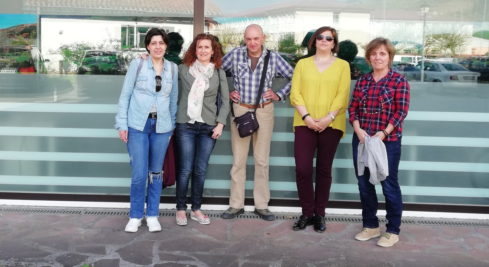 Dementzia duten gaixoen senideei laguntzeko taldea hilabetero biltzen da Donezteben