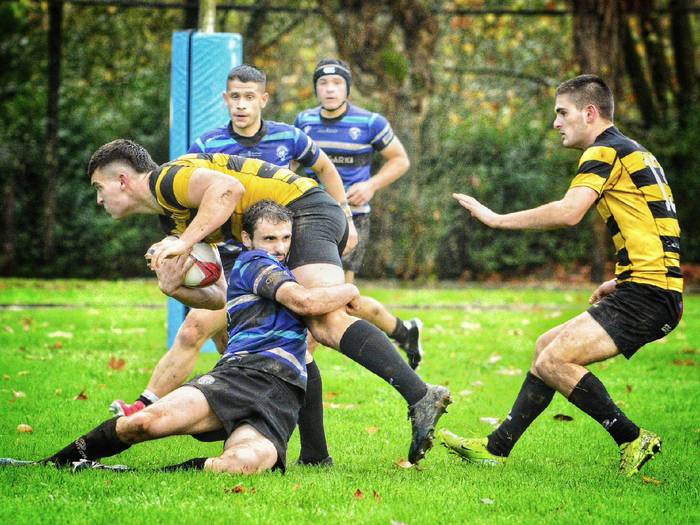 BRT Menditarrak errugbi taldeak meritu handiko berdinketa lortu du liderraren kontra