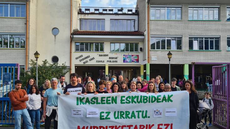 [ARGAZKIAK] Ikasleen eskubideen aldeko elkarretaratzeak egin dituzte Bortzirietako eskola publikoetan