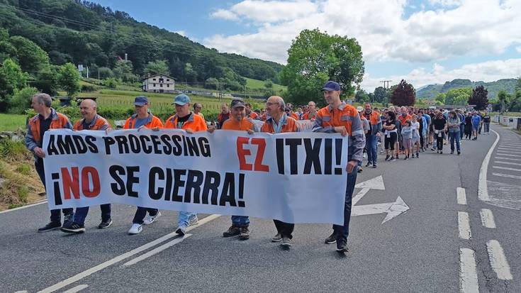 Legasako Arcelor Mittal ez ixteko eskatuz karrikara atera dira herritarrak eta langileak