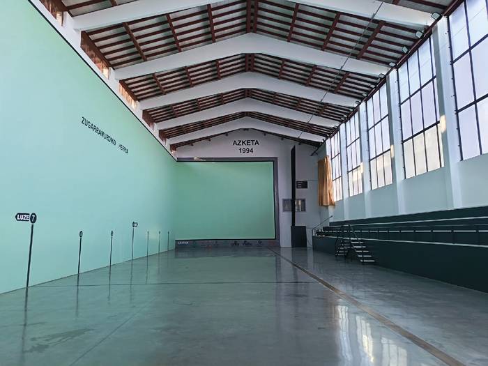 Zugarramurdiko frontoi berrituaren inaugurazio bestako bazkarirako txartelak eskuratzeko azken eguna da gaur