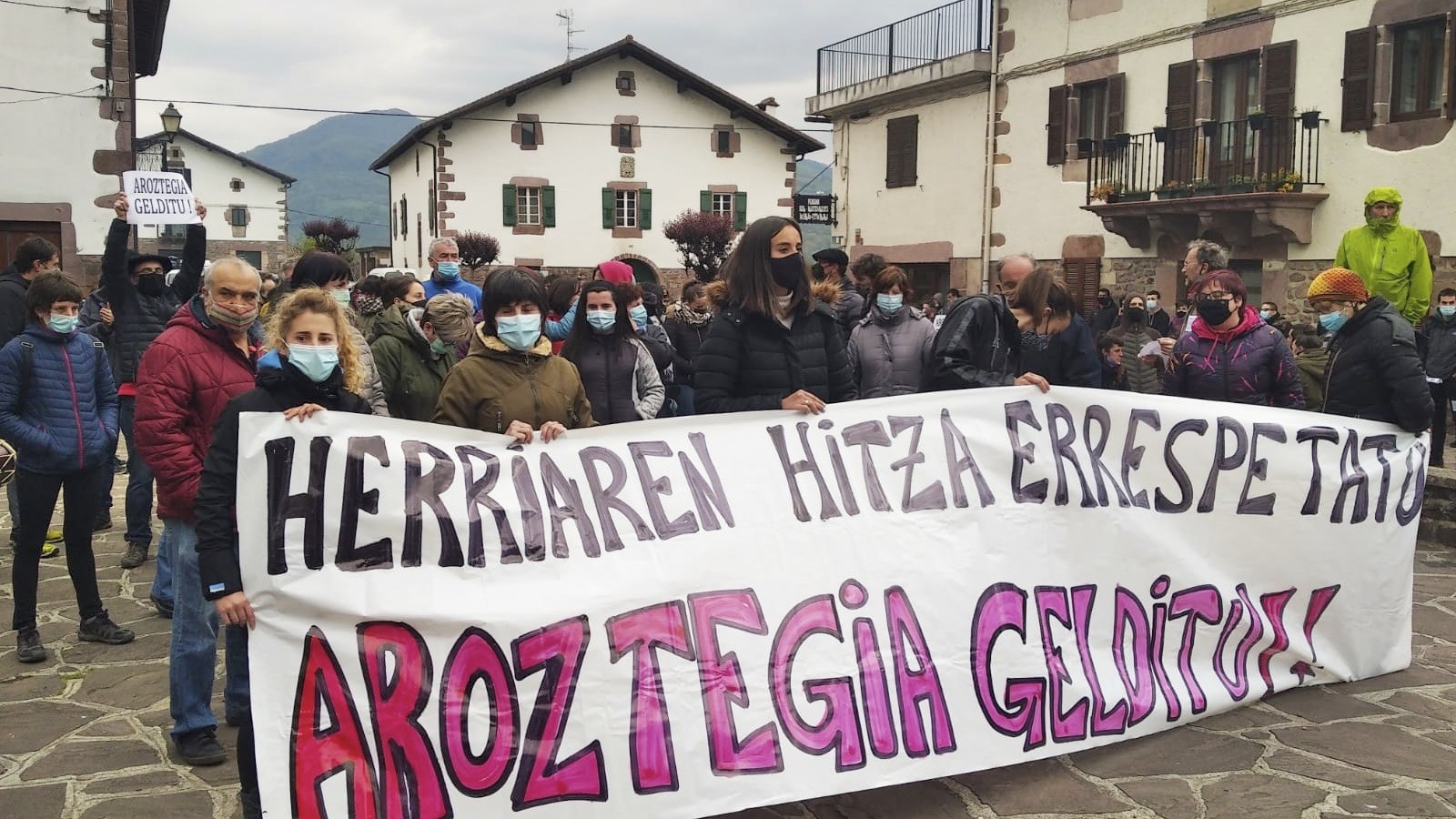 Maiatzaren 15eko manifestazioaren aldeko argazkia aterako dute gaur Erratzun
