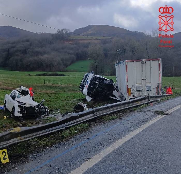 Pertsona bat hil da Arizkungo Bergara auzoan izan den trafiko istripuan