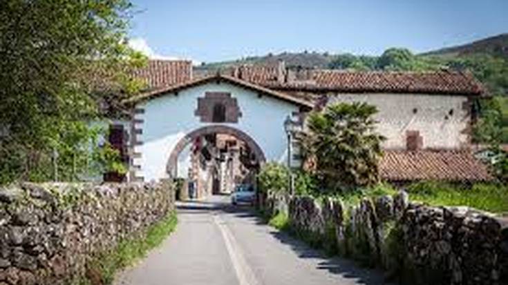 Igandean bi argitalpenen aurkezpena eta Eñaut Elorrietaren kontzertua izanen dira Amaiurren