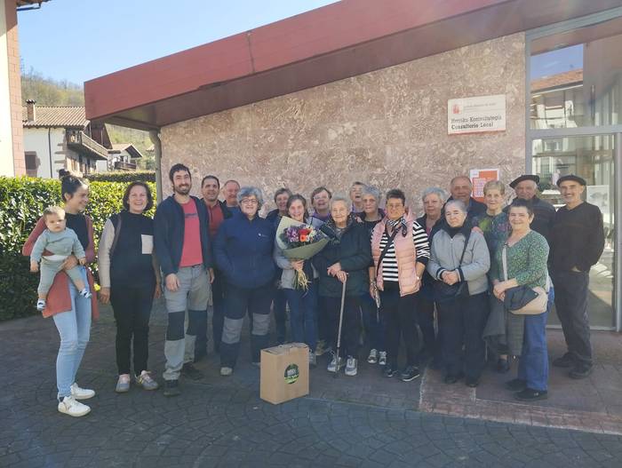 Baztangoizako Mirentxu medikuari omenaldia egin diote herritarrek