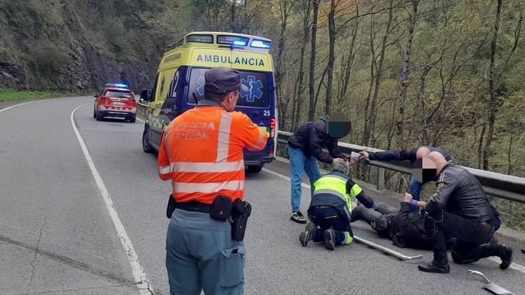 Bidasoko ospitalera eraman dute Lotzabien inguruan istripua izan duen motozalea