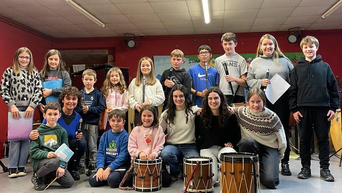 Txistu emanaldi ederra egin dute Berako Isidoro Fagoaga udal musika eskolako ikasleek