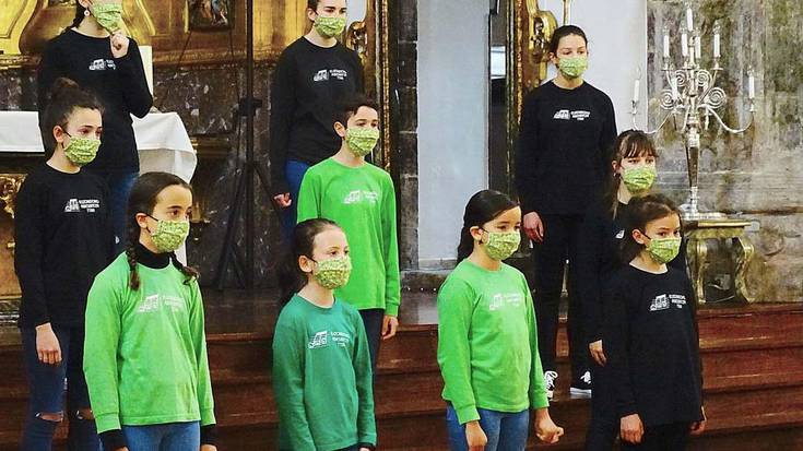 Elizondoko abesbatza ttikiak kontzertu ederra eman zuen atzo Iruritan