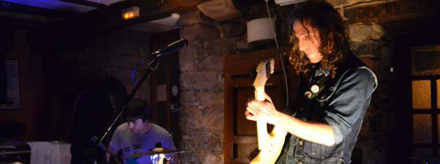 Joseba B Lenoir musikari beratarrak etxean aurkeztu du bere azken lana