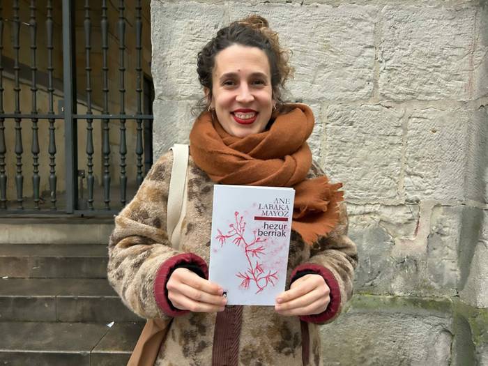 ‘Hezur berriak’ poesia liburua aurkeztuko du Ane Labakak otsailaren 7an Lesakan