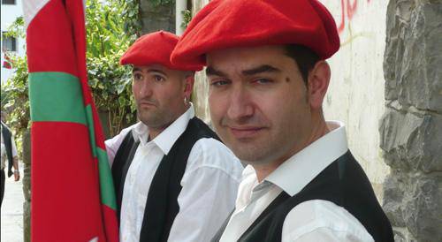 Mutilak behar dira dantza taldean 