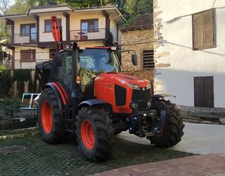 Mendiko bideak garbitzeko traktorea erosi du Berako Udalak