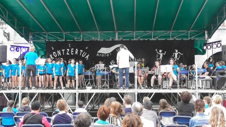 Ikasturtea bukatzeko kontzertu tematikoak emanen ditu Aralar Udal Musika Eskolak hainbat herritan
