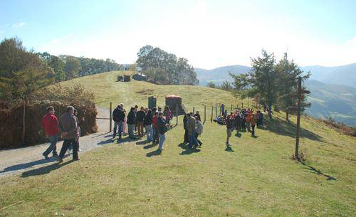 Ehundaka lagun baina usorik ez Etxalarko Usategietako Igandean