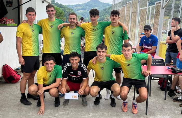 Lesakako Pelenda taldeak irabazi du Bortzirietako Futbol 8 Kuadrilla Txapelketa