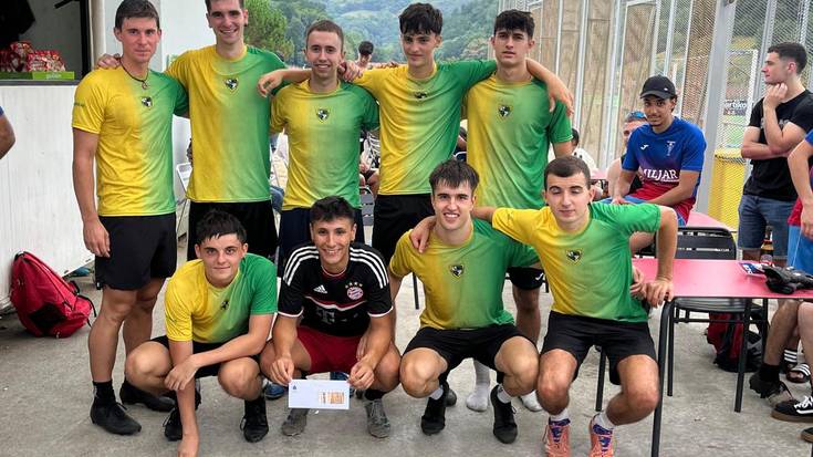 Lesakako Pelenda taldeak irabazi du Bortzirietako Futbol 8 Kuadrilla Txapelketa