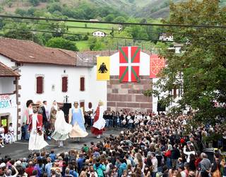 Jendetza bildu du Nafarroaren Egunak Baigorrin