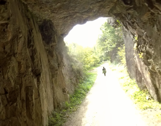 Bidasoko Bide Berdea itxita dago Endarlatsa eta Doneztebe artean lur erortzengatik