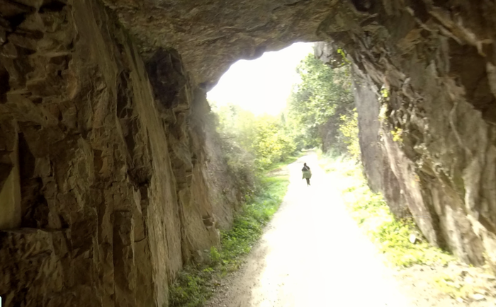 Bidasoko Bide Berdea itxita dago Endarlatsa eta Doneztebe artean lur erortzengatik