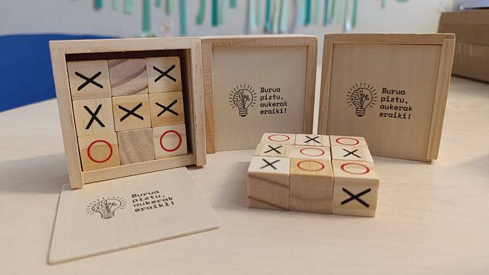 'Buruak piztu, aukerak eraiki!' kanpaina martxan jarri dute Leitzaldean eta Urumealdean