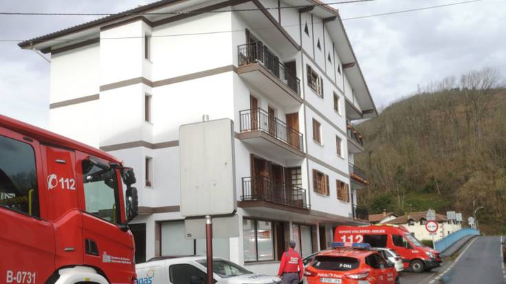 Gas isuri baten ondorioz Doneztebeko etxebizitza bateko bizilagunak aterarazi behar izan dituzte