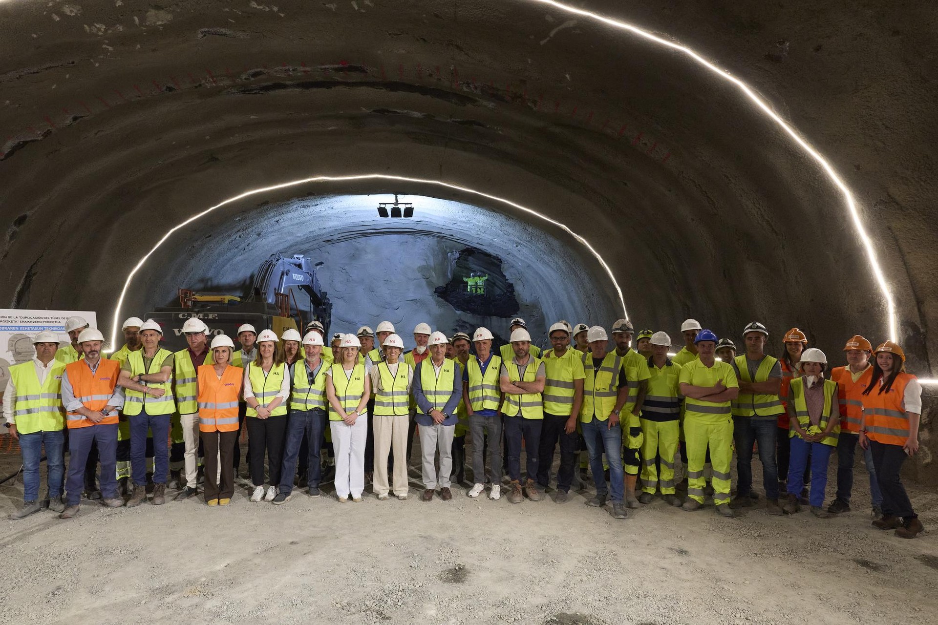 Belateko tunel berriaren bi ahoak elkartu dituzte